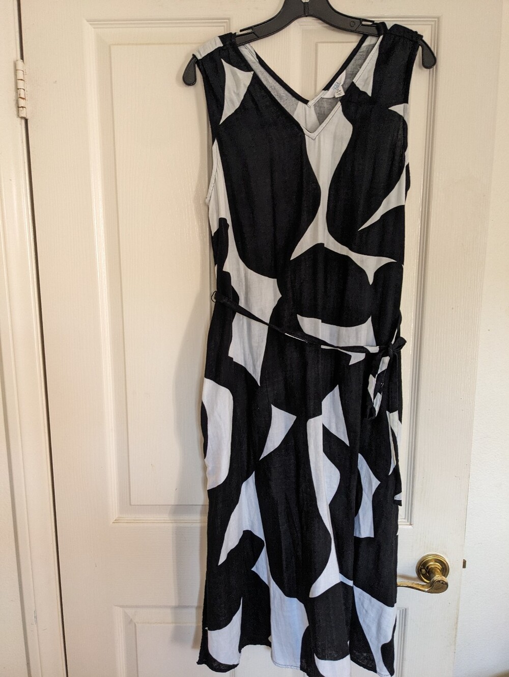 Time and Tru Black & White Abstract Midi Dress